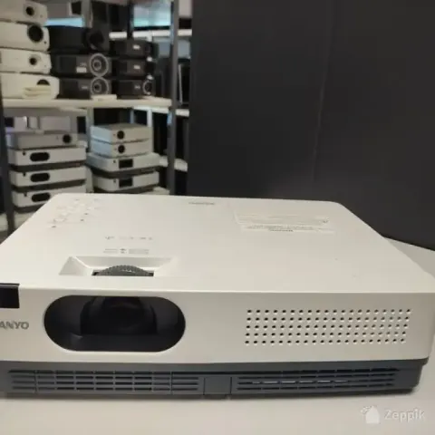 Sanyo PLC-XD2600 projektor (349 tundi)