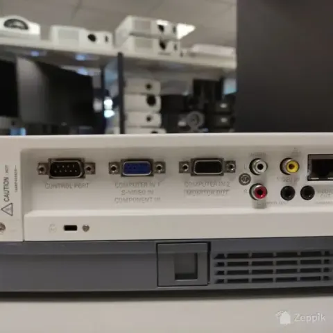 Sanyo PLC-XD2600 projektor (349 tundi)