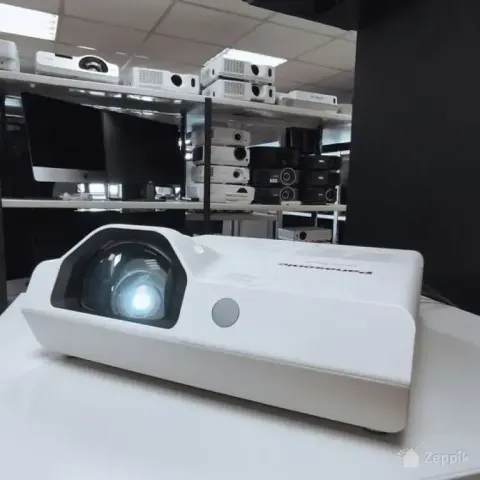 Panasonic PT-TW350U projektor 3300lmWXGA HDMI/786 tundi/PULT
