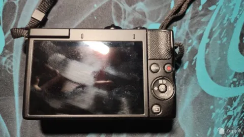 Canon EOS M200 kit (15-45mm) IS STM + карта памяти на 32 GB