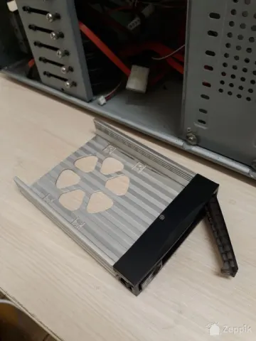 Räkitav korpus, 4x HDD 3.5 SATA