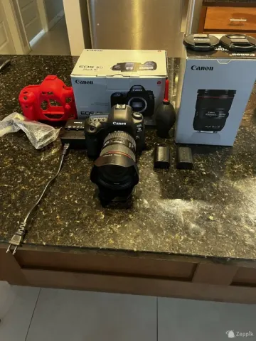 Canon eos 5D Mark iv with lens 24-105mm
