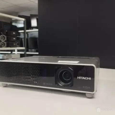 Hitachi CPX4 XGA, 2 000 ANSI luumenit, 664 tundi