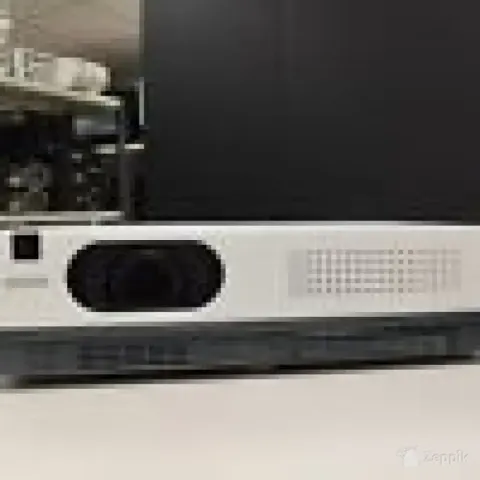 Sanyo PLC-XD2200 projektor, XGA, 716 tundi