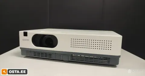 Sanyo PLC-XD2600 projektor (349 tundi)
