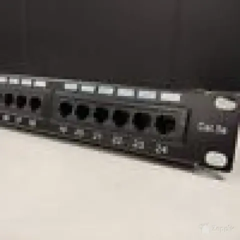 24-pordine Cat5e UTP patch-paneel must, 1U, 19"