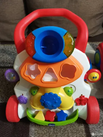 Ходунки 2 штуки. центр Chicco Ходунки 2 в 1