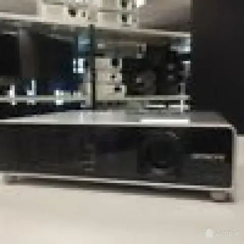 Hitachi CPX4 XGA, 2 000 ANSI luumenit, 664 tundi