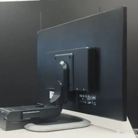 HP V241p 23.6 FullHD monitor