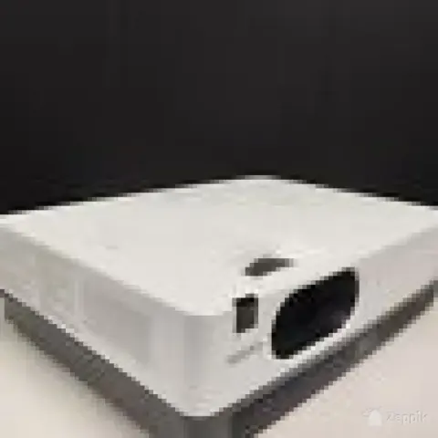 Sanyo PLC-XD2200 projektor, XGA, 716 tundi