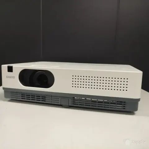 Sanyo PLC-XD2600 projektor (349 tundi)