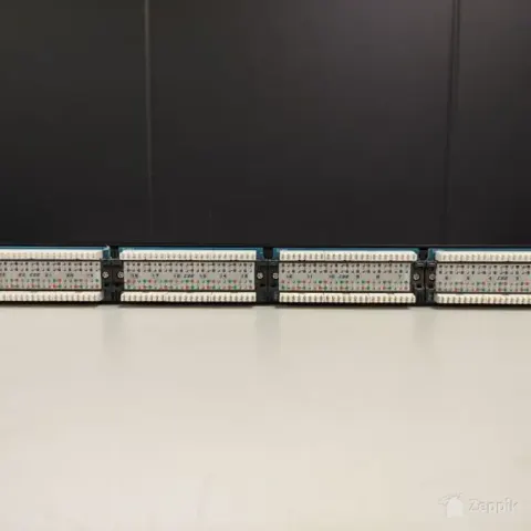 24-pordine Cat5e UTP patch-paneel P24T-KDA võrguseadmetele