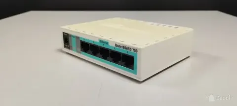 MikroTik RouterBOARD 750 – kasutatud