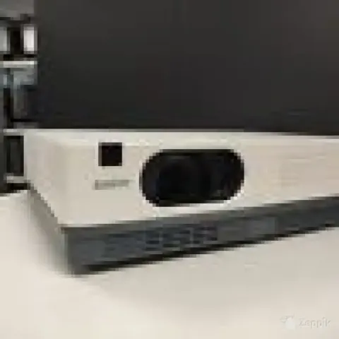 Sanyo PLC-XD2600 projektor (349 tundi)