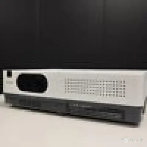 Sanyo PLC-XD2200 projektor, XGA, 716 tundi