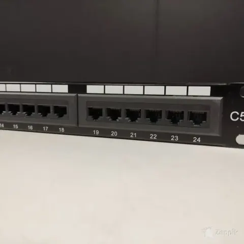 24-pordine Cat5e UTP patch-paneel P24T-KDA võrguseadmetele