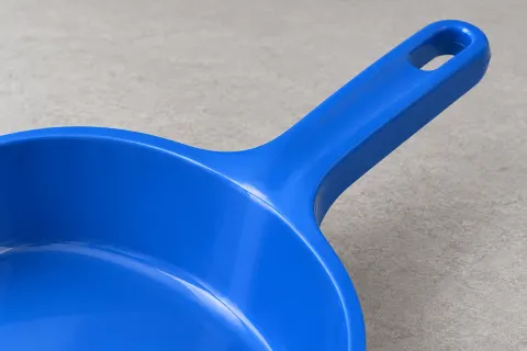 Синий пластиковый совок 32 × 22 см