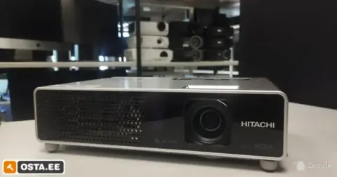 Hitachi CPX4 XGA, 2 000 ANSI luumenit, 664 tundi