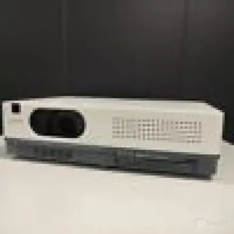 Sanyo PLC-XD2600 projektor (349 tundi)