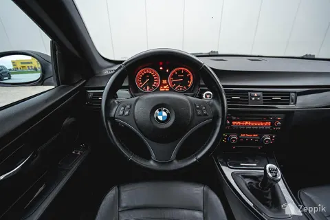 BMW 330 3.0 145kW