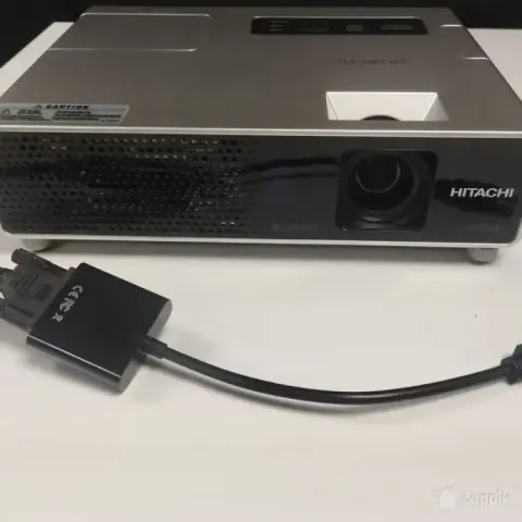 Hitachi CPX4 XGA, 2 000 ANSI luumenit, 664 tundi