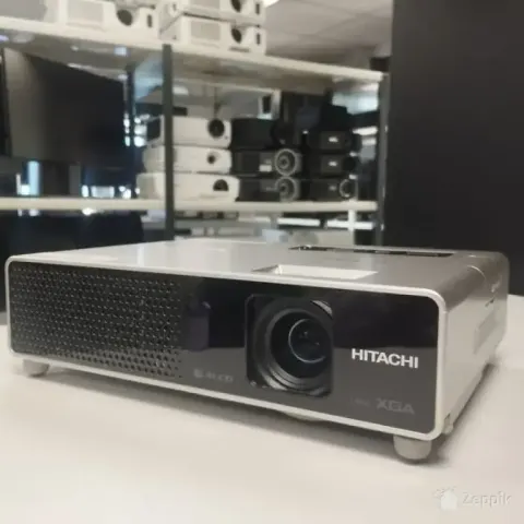 Hitachi CPX4 XGA, 2 000 ANSI luumenit, 664 tundi