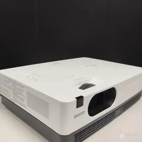 Sanyo PLC-XD2200 projektor, XGA, 716 tundi