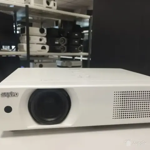 Sanyo PLC-WU3800 projektor – kasutatud