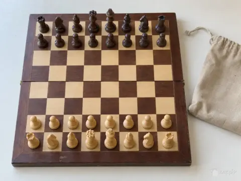 Бесплатно: деревянные шахматы 40 × 40 см