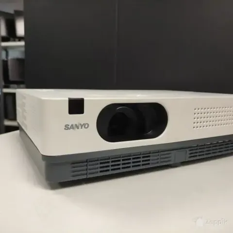 Sanyo PLC-XD2600 projektor (349 tundi)