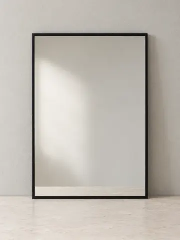 Прямоугольное зеркало в чёрной раме 30 × 40 см