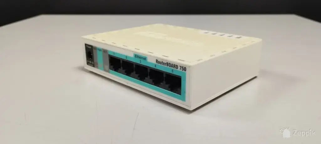MikroTik RouterBOARD 750 – kasutatud