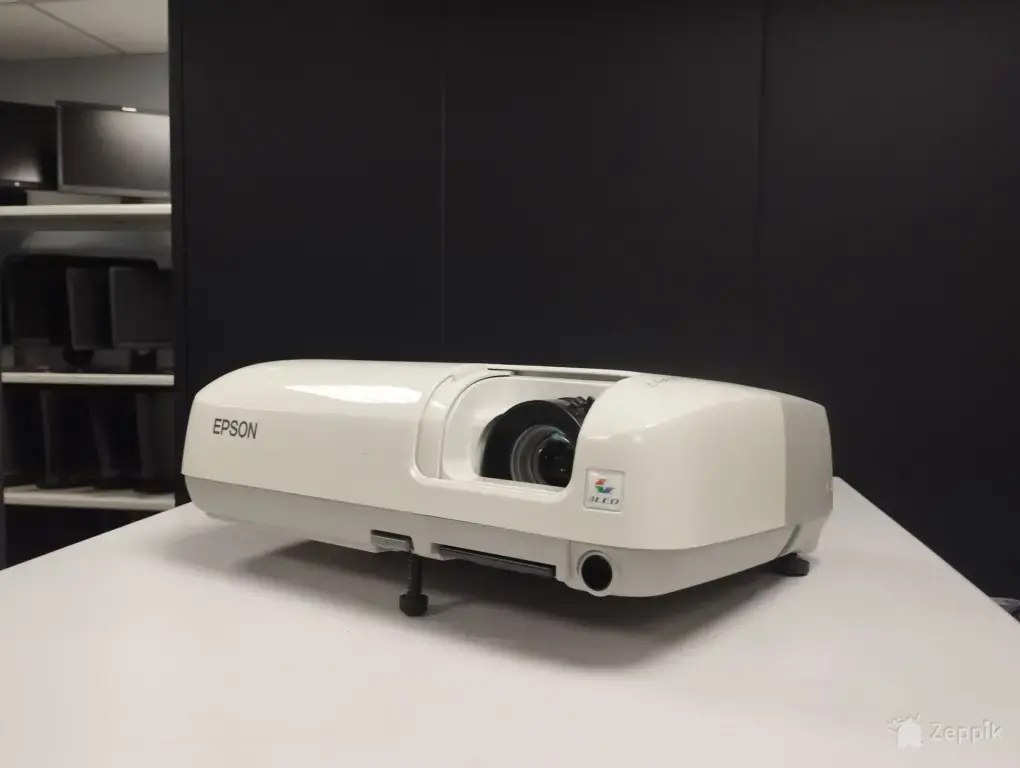 Epson EB-X6 projektor (XGA, 2200 lm, 1074 h) – kasutatud