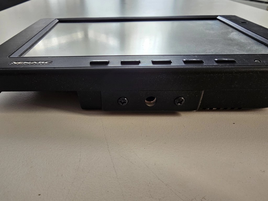 Xenarc 705TSV monitor Touchscreen with VGA & AV Inputs