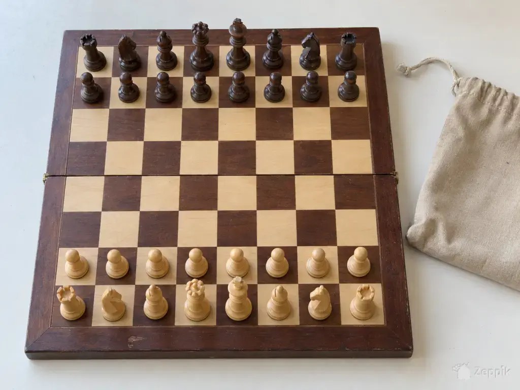 Бесплатно: деревянные шахматы 40 × 40 см