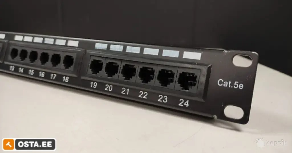 24-pordine Cat5e UTP patch-paneel must, 1U, 19"