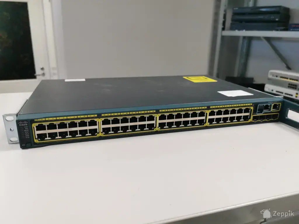 Cisco WS-C2960S-48TS-L, 48-port, Gigabit