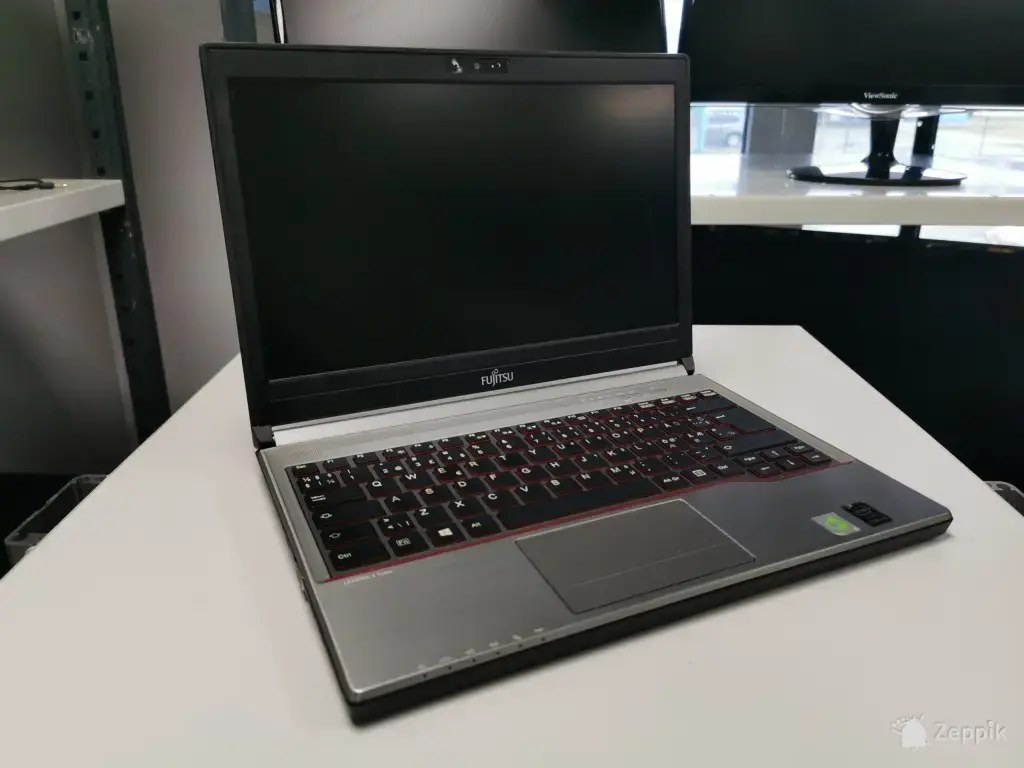 Fujitsu Lifebook E734/i5-4300m/8GB RAM/256GB SSD/Win 10